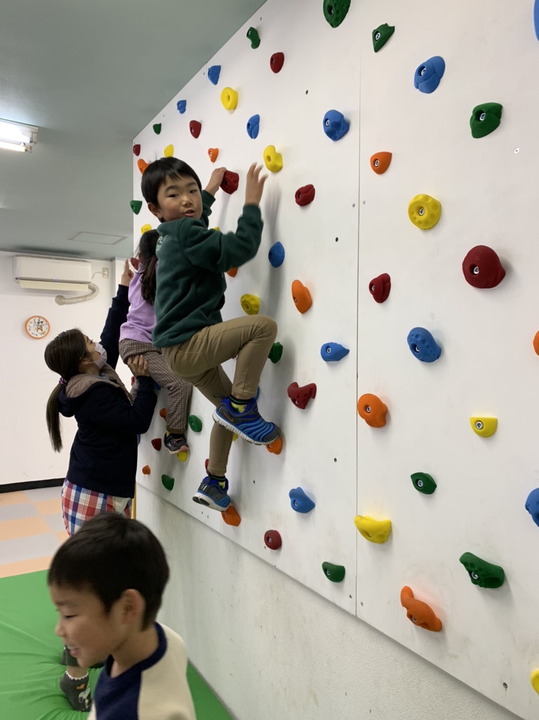 様々な運動体験を通して丈夫な体・心を育てます